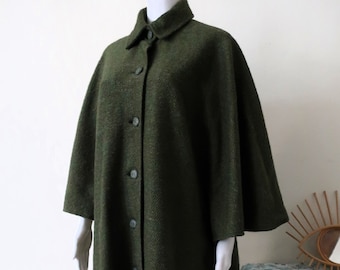 Vintage mottled green trachten cape coat with wide sleeves and classic collar 1980s 80s