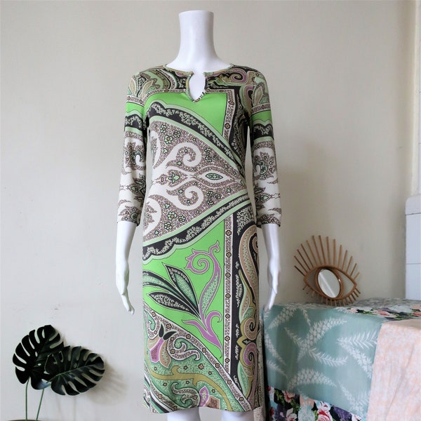 Vintage Etro Milano silk jersey midi dress pistachio green with paisley folk pattern and keyhole neckline 1990s 90s 2000s 00s made in Italy