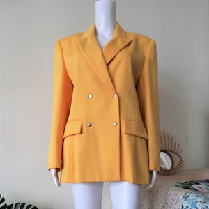 French Vintage yellow Regina Rubens double-breasted blazer with power shoulders and lace up back 1990s 90s made in France