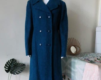 Vintage boucle wool coat petrol blue double-breasted with fitted cut and large lapel collar 1960s 60s 1970s 70s