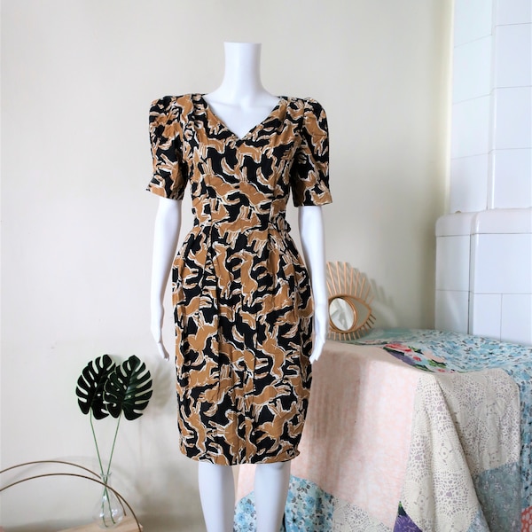Vintage Guy Laroche Boutique Paris Baumwoll Midi Kleid mit Pferdeprint und V-Ausschnitt Puffärmel Bindegürtel 1980er 80er Jahre made in France