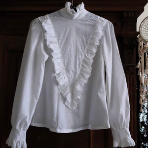 German Vintage white prairie blouse white with pie crust collar Broderie Anglaise ruffles bib and puffy sleeves 1970s 70s 1980s 80s