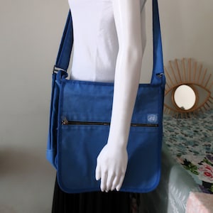 Rare vintage Marimekko Olkalaukku Urbaani toile bleue Nations Unies édition sac à bandoulière bandoulière cartable des années 90 des années 90 fabriqué en Finlande