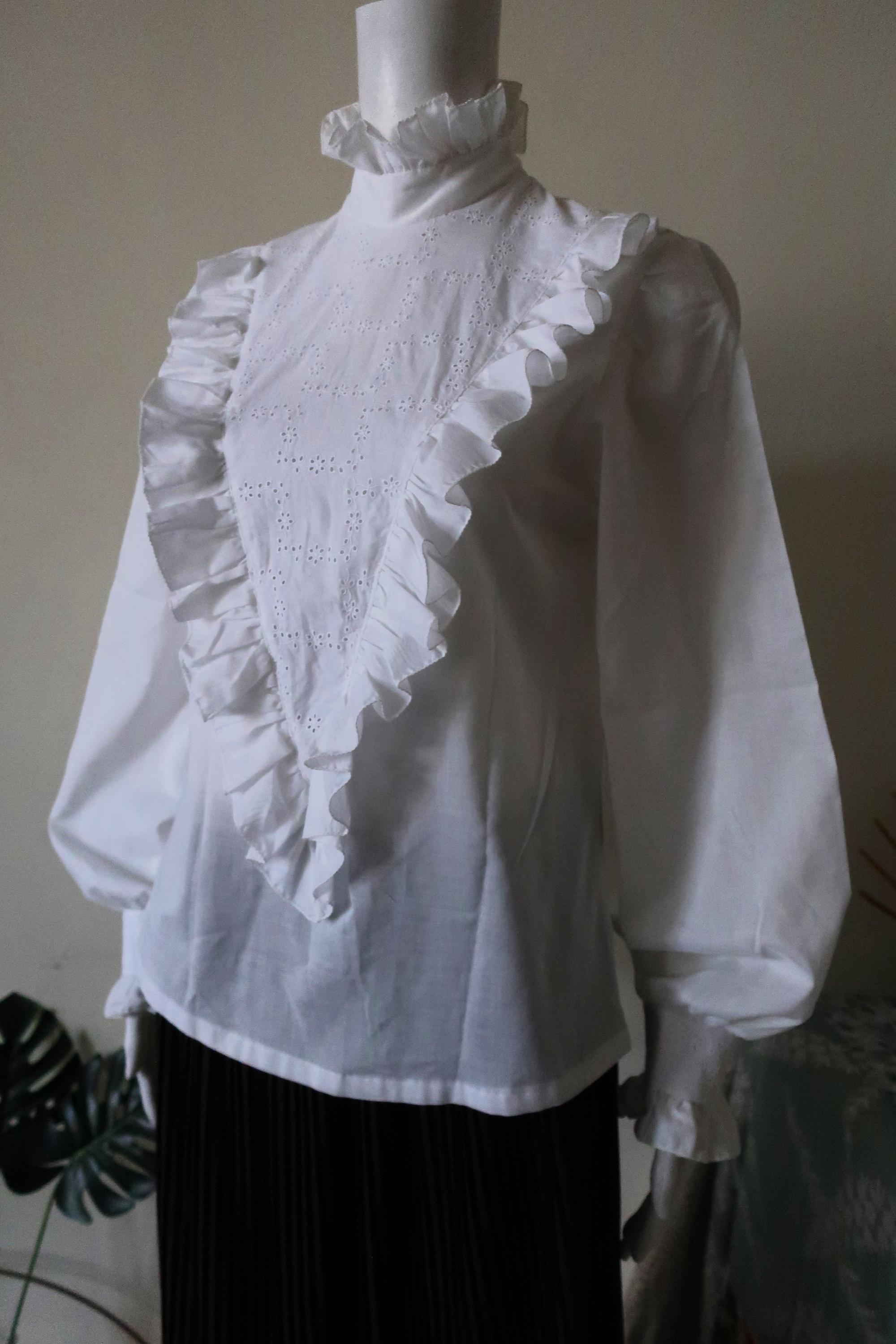 German Ruffles German Vintage White Prairie Blouse White With Pie Crust Collar ...
