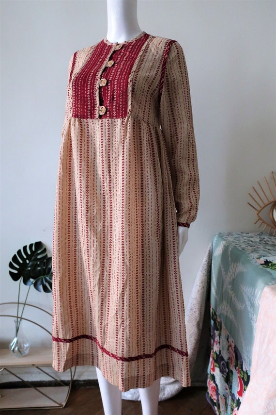 Finnish Vintage Arola folklore wool midi dress wit