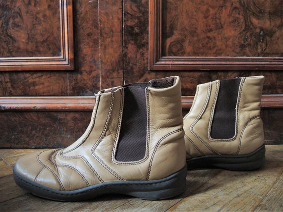 Caramel store chelsea boots