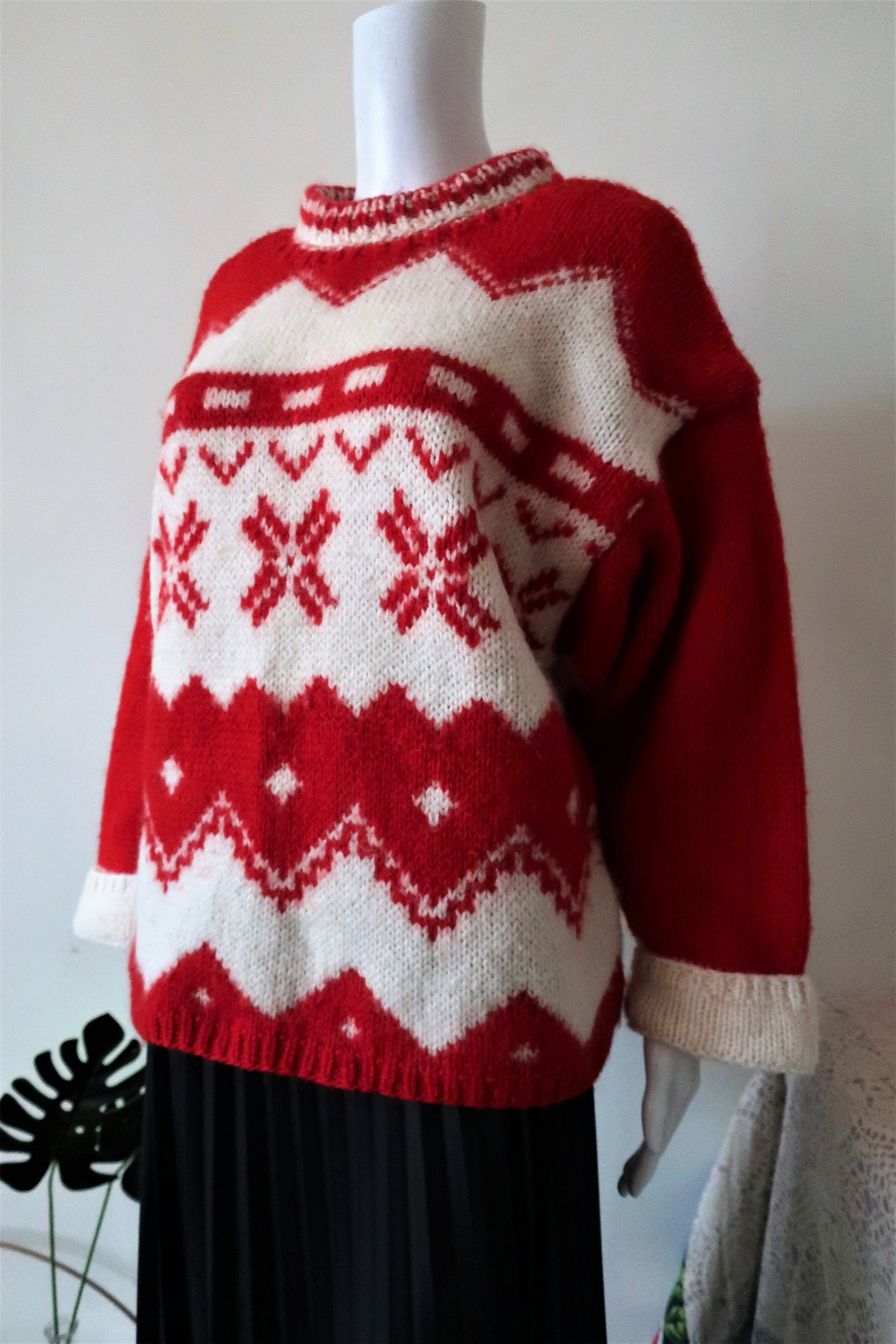 Vintage Handmade Chunky Wool Knit Sweater Pullover in Red Vintage Handmade Chunky Wool Knit Sweater Pullover in Red