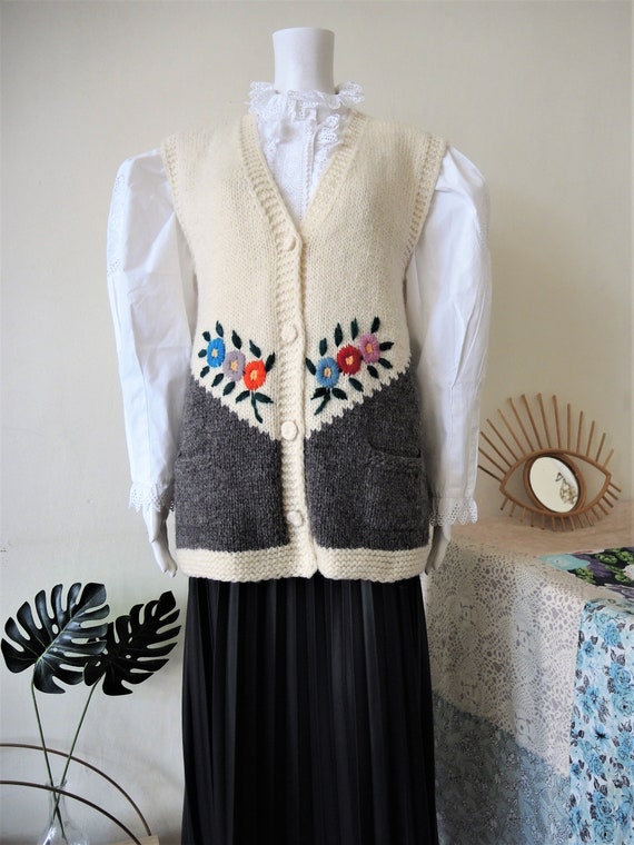 Vintage handmade chunky wool knit folklore vest w… - image 4