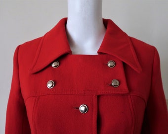 Dutch Vintage red fitted coat with large collar and belt 1960s 60s 1970s 70s made in Holland