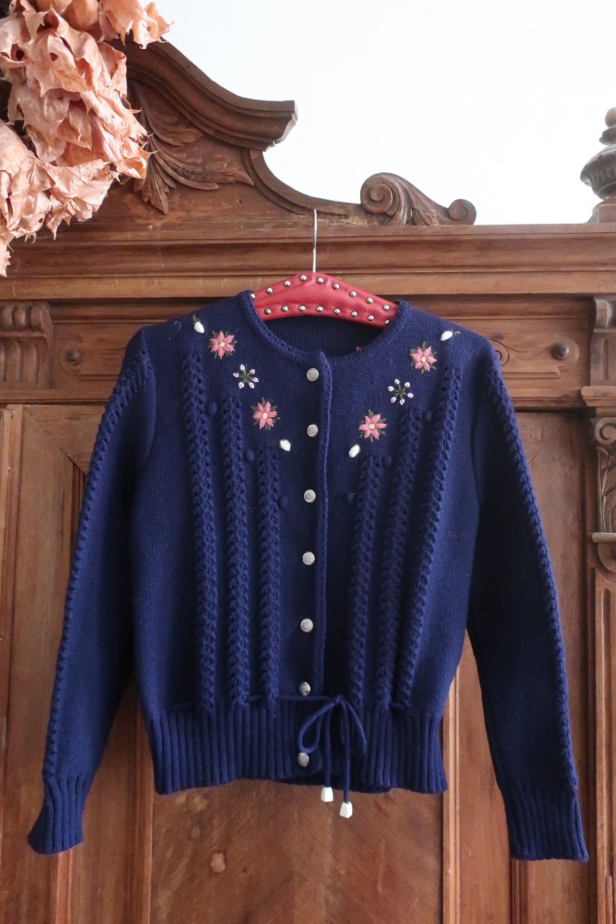 カーディガン Ameri VINTAGE - FLOWER EMBROIDERY JACKET KNIT Vintage Austrian Trachten Cardigan Sweater Dark Blue With