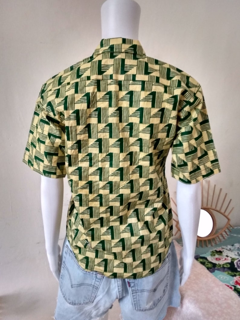 Vintage tapestry pattern print blouse short sleeve shirt 1970s 70s