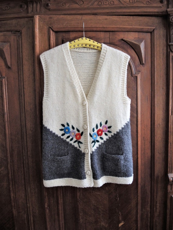 Vintage handmade chunky wool knit folklore vest w… - image 2