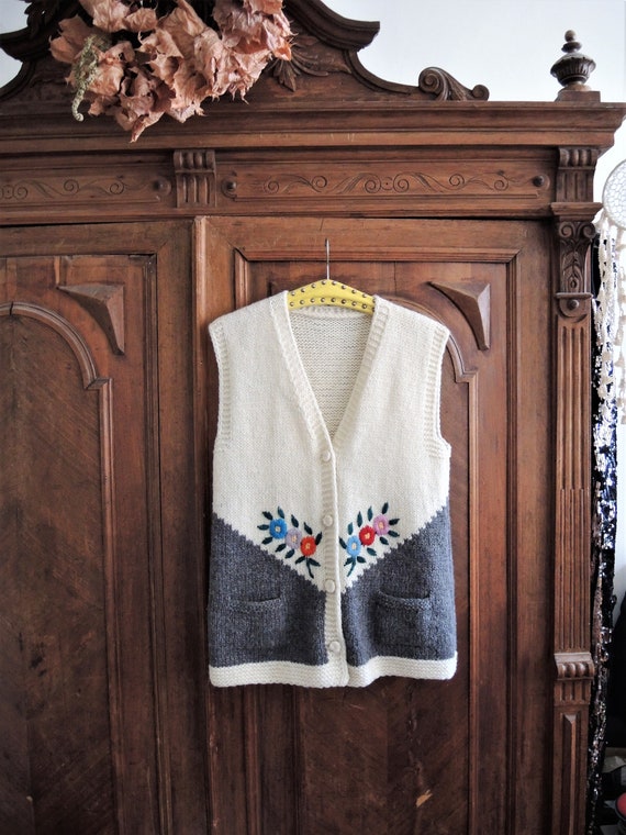 Vintage handmade chunky wool knit folklore vest w… - image 3