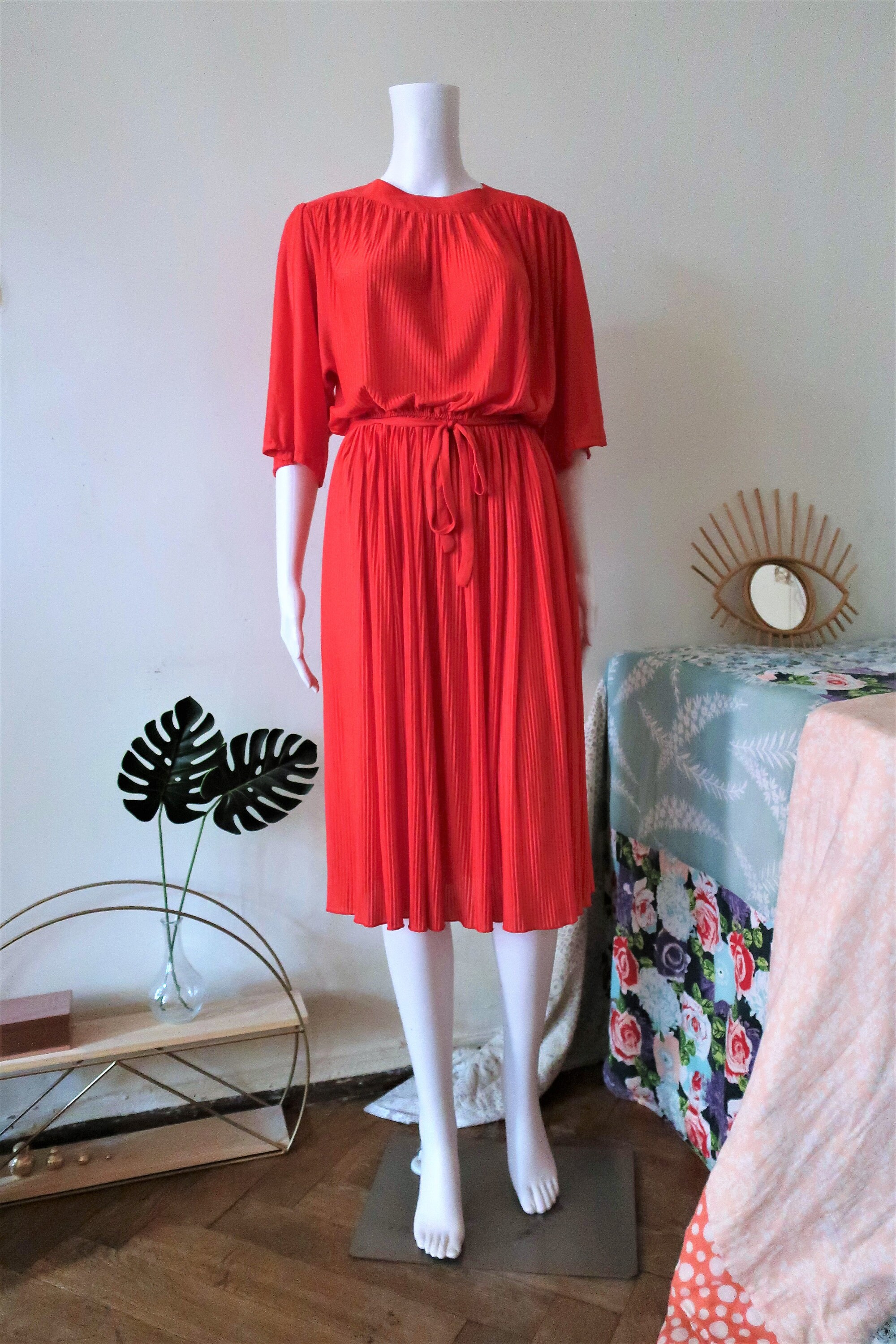 Vintage H&M Hennes Mauritz light red coral poppy pleated