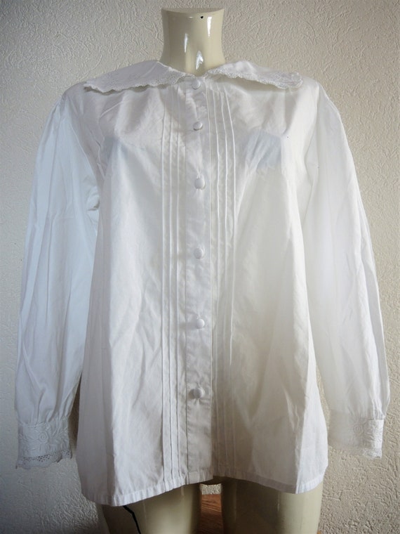 Vintage white pleated Laura Ashley blouse with lar