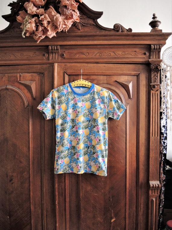 Vintage azure blue tropical print cotton t-shirt … - image 10