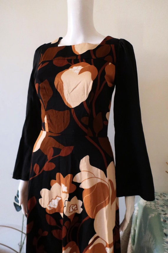 Finnish Vintage Heikkilä cotton maxi dress with large floral print square neck and trumpet sleeves 1970s 70s made in Finland