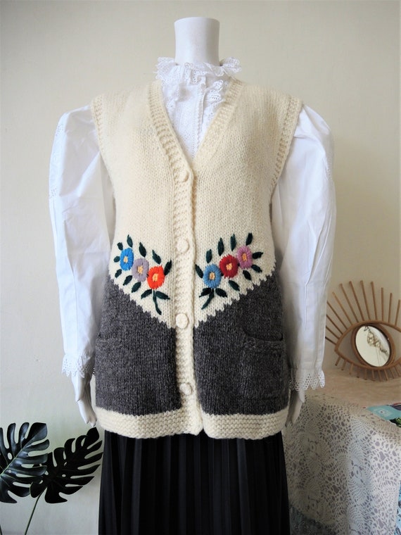 Vintage handmade chunky wool knit folklore vest w… - image 5