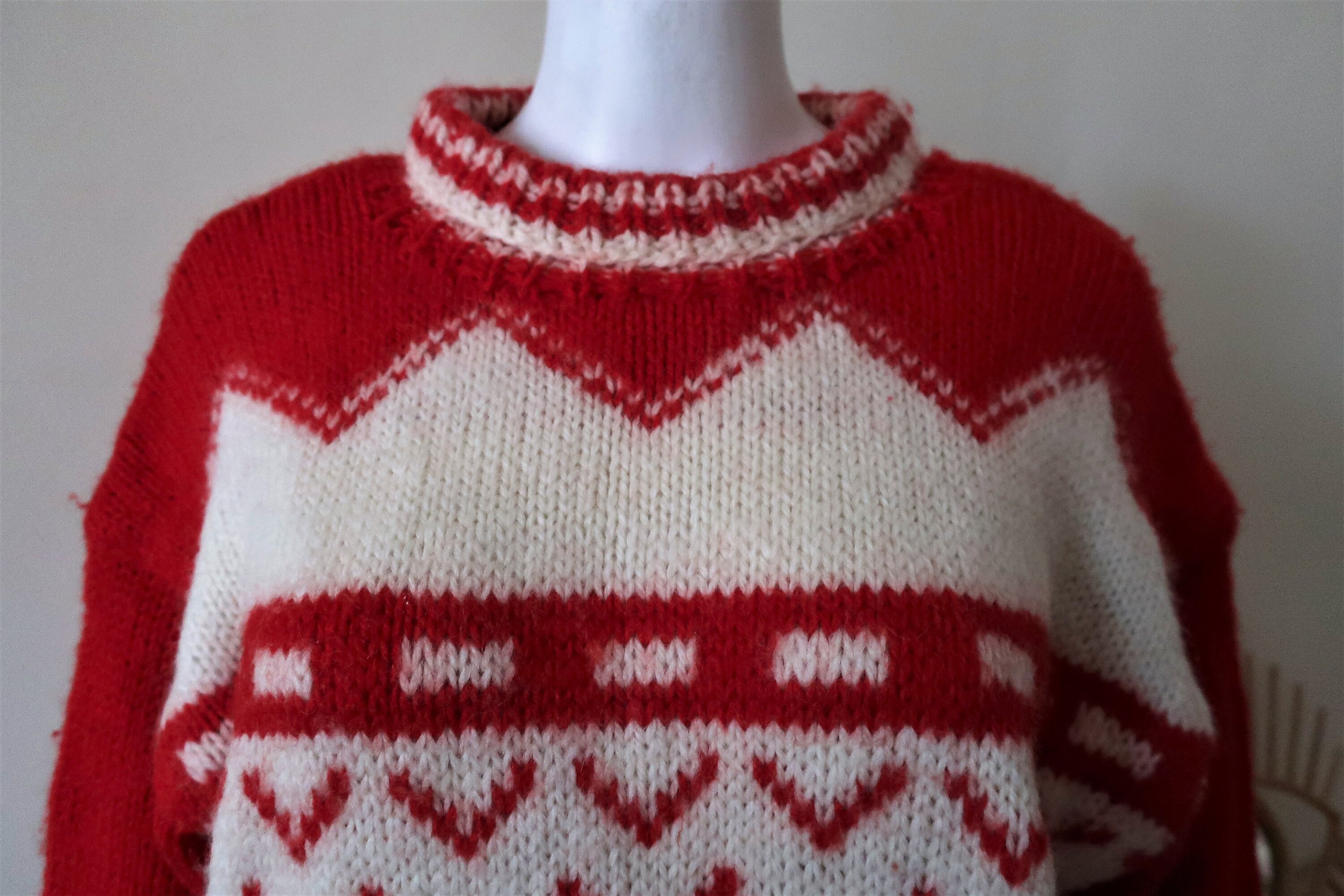 Vintage Handmade Chunky Wool Knit Sweater Pullover in Red Vintage Handmade Chunky Wool Knit Sweater Pullover in Red