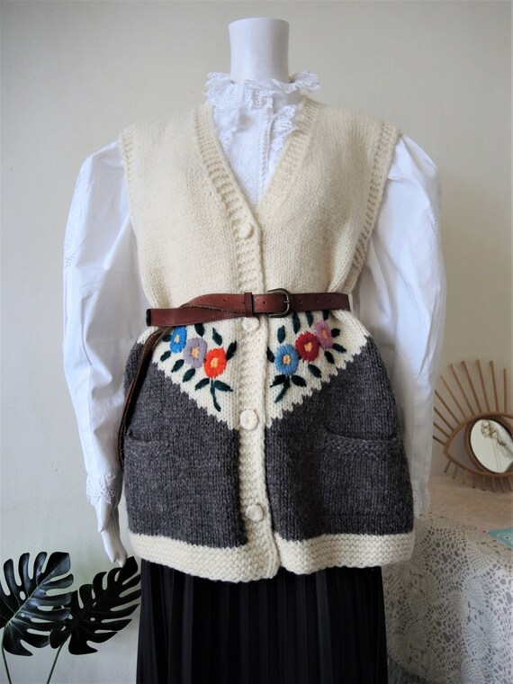 Vintage handmade chunky wool knit folklore vest w… - image 8