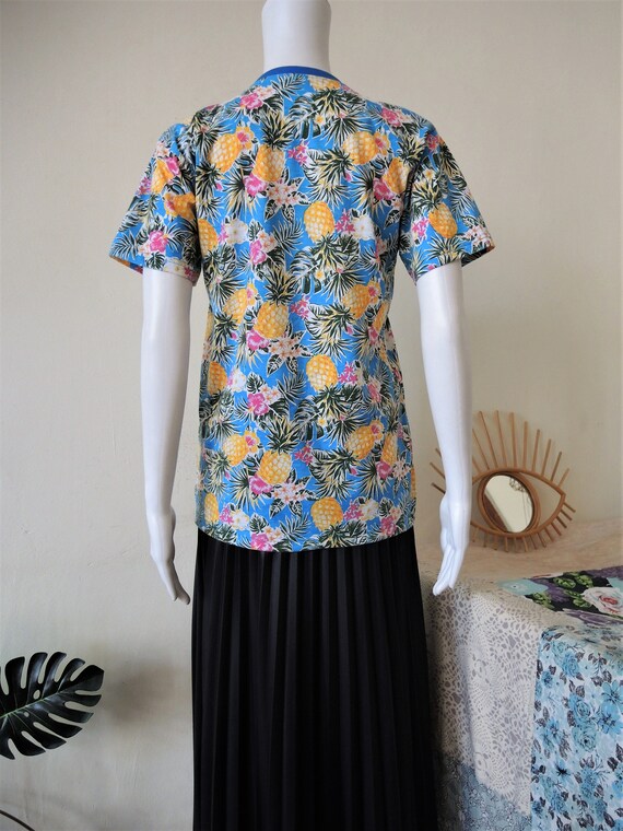 Vintage azure blue tropical print cotton t-shirt … - image 8