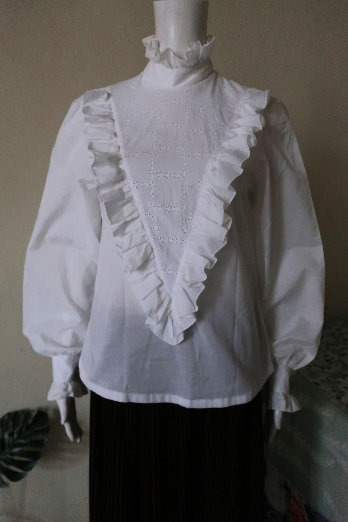 German Ruffles German Vintage White Prairie Blouse White With Pie Crust Collar ...