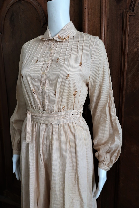 Finnish Vintage Vinetta cotton midi shirt dress with fine stripes floral embroidery Peter Pan collar and belt 1980s 80s