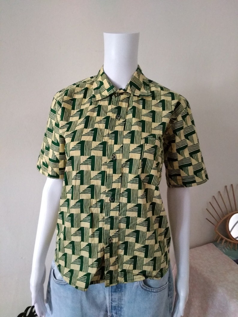 Vintage tapestry pattern print blouse short sleeve shirt 1970s 70s