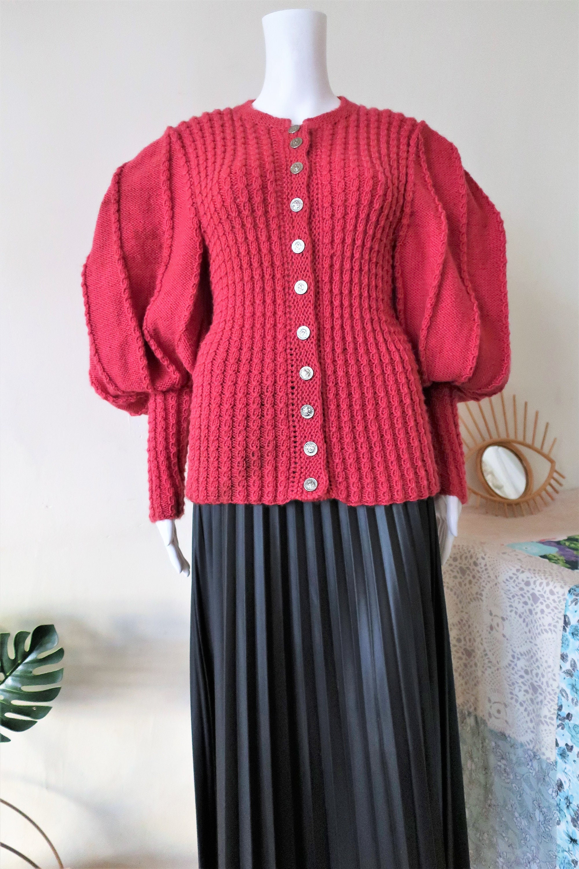 Echte vintage jaren '70 handgemaakte Oostenrijkse Beierse Tiroolse dirndl vest met bloemenborduursel Kleding Dameskleding Sweaters Vesten 