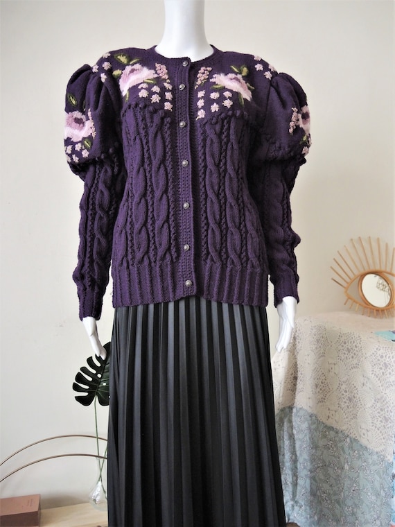 Vintage purple Austrian handmade trachten wool kni