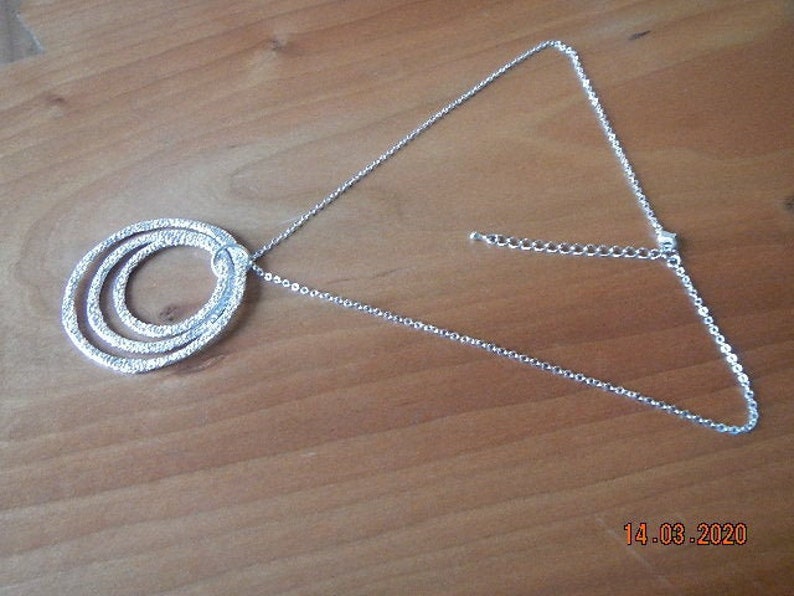 Sparkling Silver-tone Chain with Layered Pin Hammered Circle Pendants Necklace