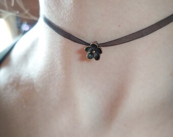 Dainty Flower Choker