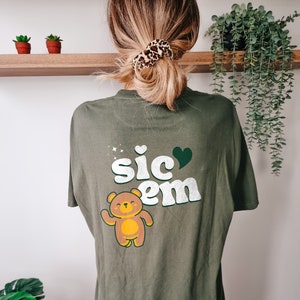 Cute Baylor Sic 'Em Hearts Shirt - Retro Style, Bear Pride - Oversized College Shirt