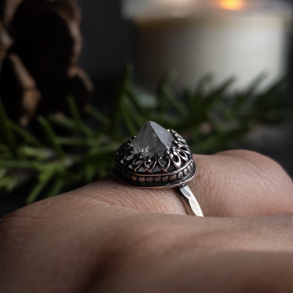 Tamaño 7.5 Anillo de cristal artesanal Kentucky Geode Raw Quartz Point - Joyería artesanal de plata esterlina de origen ético