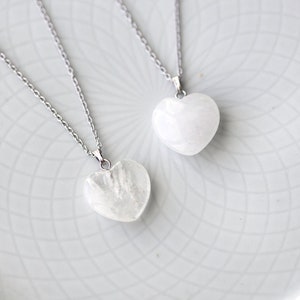 Quarz-Herz-Halskette, Herz-Anhänger-Halskette, Herz-Schmuck, Edelstahl, Bergkristall, Muttergeschenk, Weißer Quarz, Kronenchakra