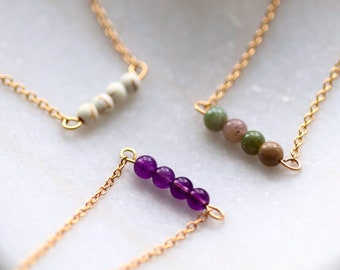 Collier or pierres, Collier pierre de naissance, pierres lapis lazuli, pendentif délicat, barre de perles, collier minimaliste, mini pierres