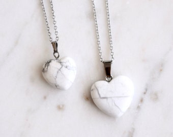 Collier coeur Howlite, Collier en coeur, Bijoux coeur, Bijoux howlite, Pendentif Howlite, cadeau saint-valentin, collier saint-valentin