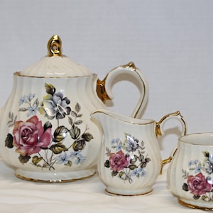 Vintage Sadler Swirled Teapot Set, 3 Pieces, Cream with Pink Roses and Blue Flowers,  4 Cup English Teapot Set, Very Nice