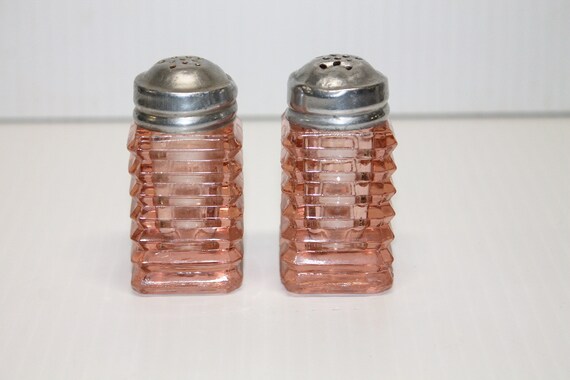 Spice Rack with 5 Salt Pepper Shakers Retro Glass Spice Jars - Light Pink