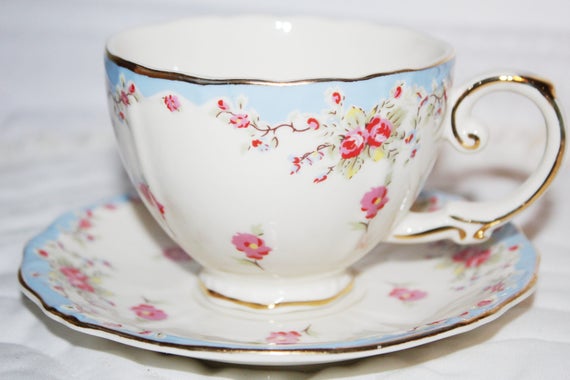 FREE SH GRACE/'S TEAWARE WHITE WITH BLUE FLOWER GOLD ACCENTS TEA CUP /&SAUCER NEW