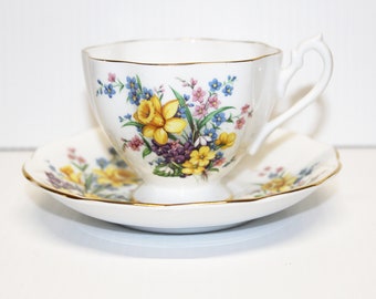 Vintage Queen Anne Footed Teacup & Saucer with Daffodils Bone China Made in England, VGC