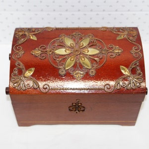 Vintage Wood Jewellery Box Chest, Music Box, Decorative Dome Top, Jewellery Storage, Keepsake Box, Read Description