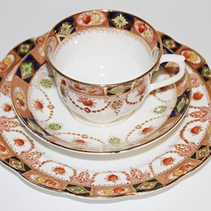 Vintage Imari Trio Set Teacup & Saucer and Plate (colclough England) 8&quot; Scalloped Plate (Royal Albert)