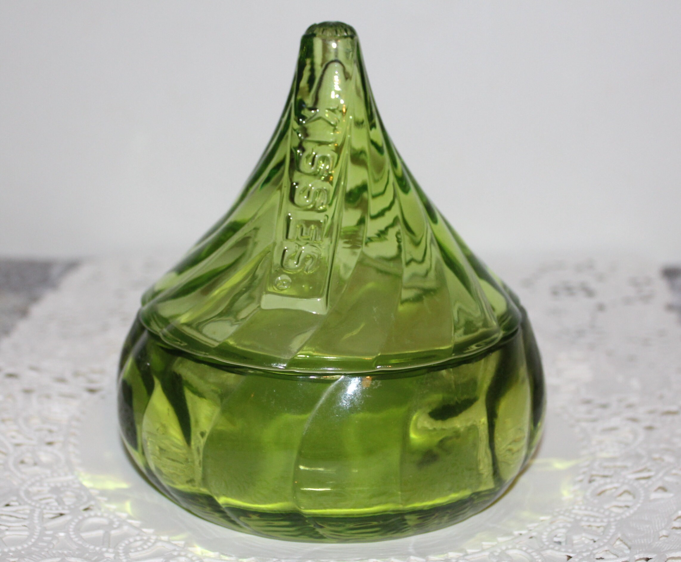 【海外限定】 Vintage Hershey's Lid With Dish Candy Glass Green Kisses 小物入れ