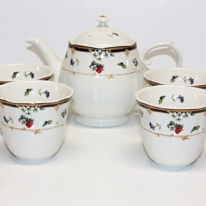 Vintage Giovanni Valentino Italy Tea Set, Teapot & 4 Cups, Bone China Beautiful.