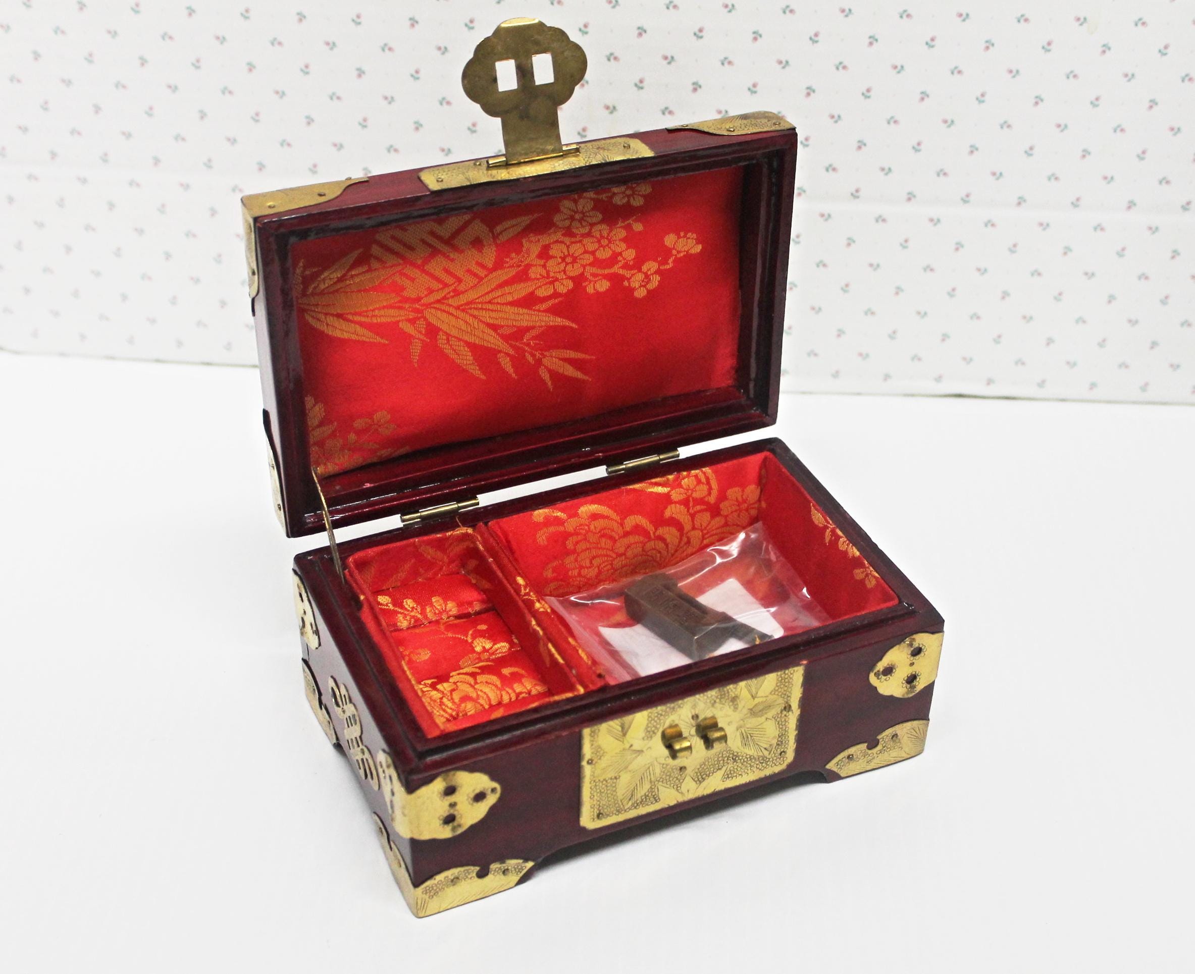 置物 Asian. And. Jewelly Vintage Chinese Wood & Brass Jewellery Box With Brass Lock AND KEY