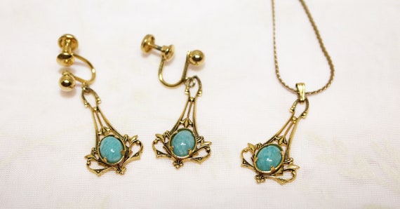 Vintage  D'OR Turquoise Necklace Chain, Pendant & Screw-back Earrings Set Gold Fill 12K G.F. 3 Piece Set Excellent Condition Beautiful.