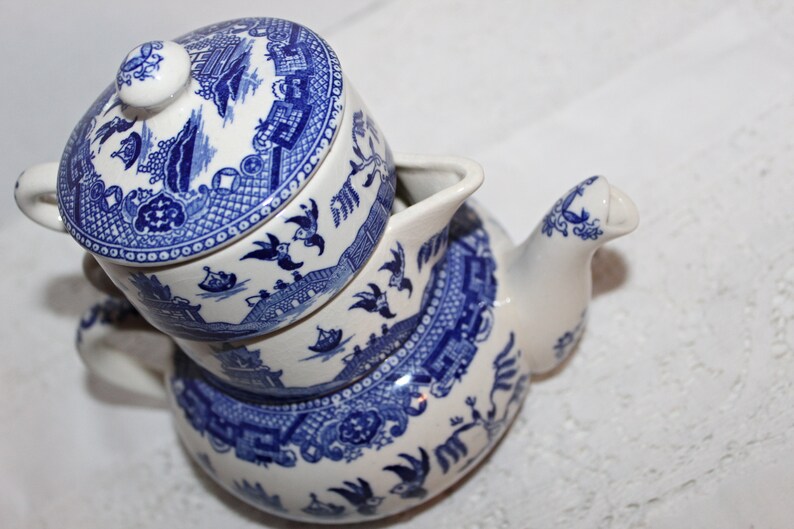 Creamer Jug /& Sugar Bowl with Lid Early 1920-1940 Scarce Piece Gorgeous Teapot Blue Willow Stacking Teapot for One