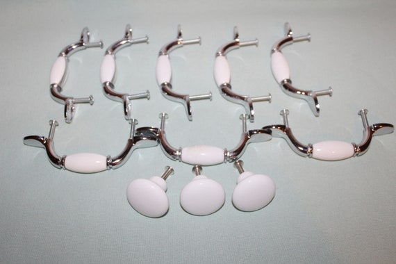 Set Of 11 White Porcelain Drawer Or Cabinet Pulls With 3 Being Etsy