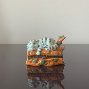Alice in Wonderland the Cheshire Cat Trinket Box